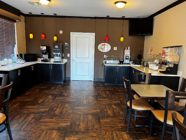 Super 8 by Wyndham Center Main image